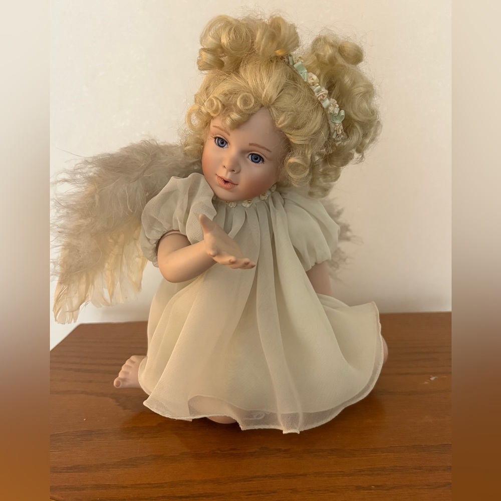 Vintage Angel Blowing Kisses Collectable Doll